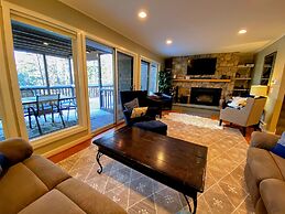 A1 Luxury Bretton Woods Ski-in Ski-out Townhome Next to Beginner ski A