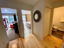 A1 Luxury Bretton Woods Ski-in Ski-out Townhome Next to Beginner ski A