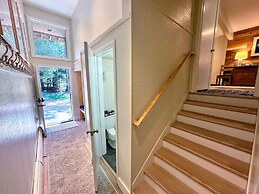 A1 Luxury Bretton Woods Ski-in Ski-out Townhome Next to Beginner ski A