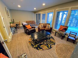 A1 Luxury Bretton Woods Ski-in Ski-out Townhome Next to Beginner ski A