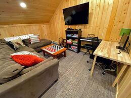 A1 Luxury Bretton Woods Ski-in Ski-out Townhome Next to Beginner ski A