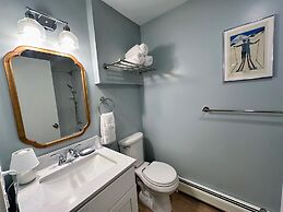 A1 Luxury Bretton Woods Ski-in Ski-out Townhome Next to Beginner ski A