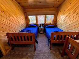 A1 Luxury Bretton Woods Ski-in Ski-out Townhome Next to Beginner ski A