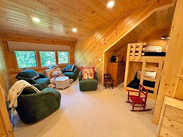 A1 Luxury Bretton Woods Ski-in Ski-out Townhome Next to Beginner ski A