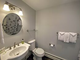 A1 Luxury Bretton Woods Ski-in Ski-out Townhome Next to Beginner ski A