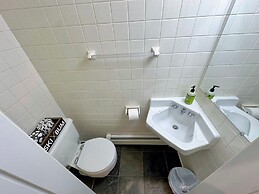 A1 Luxury Bretton Woods Ski-in Ski-out Townhome Next to Beginner ski A