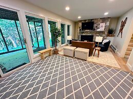 A1 Luxury Bretton Woods Ski-in Ski-out Townhome Next to Beginner ski A