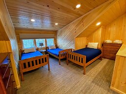 A1 Luxury Bretton Woods Ski-in Ski-out Townhome Next to Beginner ski A