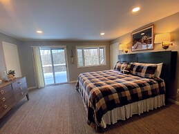 A1 Luxury Bretton Woods Ski-in Ski-out Townhome Next to Beginner ski A