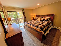 A1 Luxury Bretton Woods Ski-in Ski-out Townhome Next to Beginner ski A