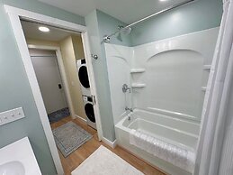 A1 Luxury Bretton Woods Ski-in Ski-out Townhome Next to Beginner ski A