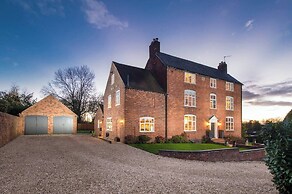 Bank Farm House Stunning House & Gardens