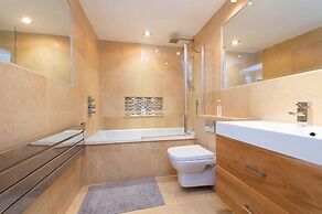 Bank Farm House Stunning House & Gardens