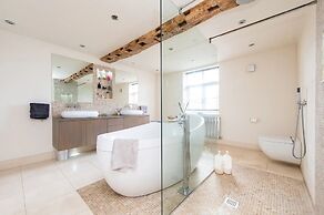 Bank Farm House Stunning House & Gardens