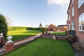 Bank Farm House Stunning House & Gardens