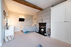 Bank Farm House Stunning House & Gardens