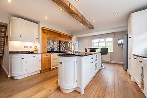 Bank Farm House Stunning House & Gardens