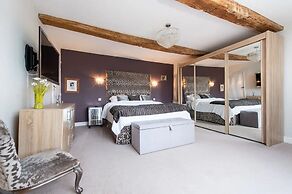 Bank Farm House Stunning House & Gardens