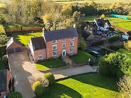 Bank Farm House Stunning House & Gardens