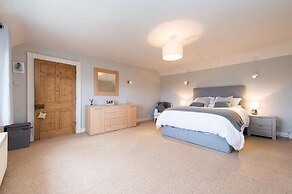 Bank Farm House Stunning House & Gardens