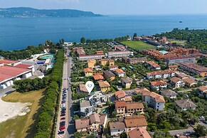 Onyx House With Shared Pool