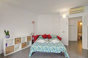 Onyx House With Shared Pool