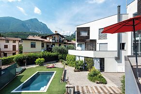 Onyx House With Shared Pool