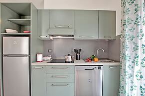 Rosy House 100m From Lake& Shared Pool