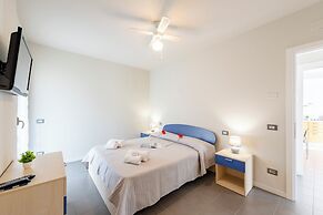 Rosy House 100mt From Lake& Shared Pool