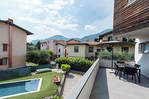 Rosy House 100mt From Lake& Shared Pool