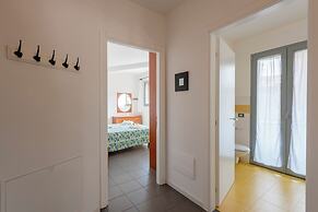 Rosy House 100m From Lake& Shared Pool
