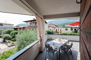 Rosy House 100m From Lake& Shared Pool