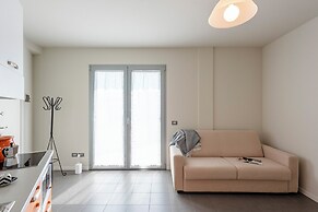 Rosy House 100m From Lake& Shared Pool