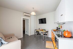 Rosy House 100mt From Lake& Shared Pool