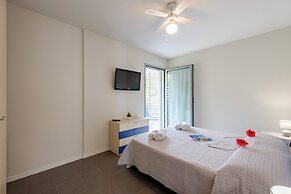 Rosy House 100m From Lake& Shared Pool