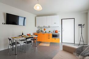 Rosy House 100mt From Lake& Shared Pool