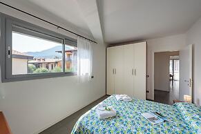 Rosy House 100m From Lake& Shared Pool
