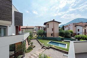 Rosy House 100mt From Lake& Shared Pool