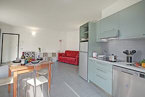 Rosy House 100m From Lake& Shared Pool