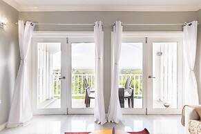 Charming Sea View Town House Chef Driver Optional