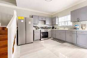 Charming Sea View Town House Chef Driver Optional