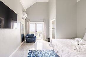 Charming Sea View Town House Chef Driver Optional