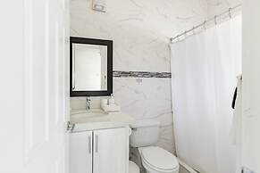 Charming Sea View Town House Chef Driver Optional