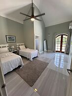 Charming Sea View Town House Chef Driver Optional