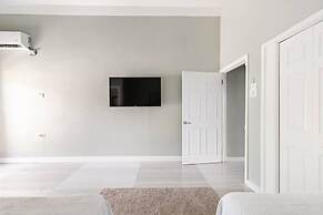 Charming Sea View Town House Chef Driver Optional