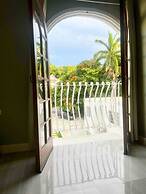 Charming Sea View Town House Chef Driver Optional