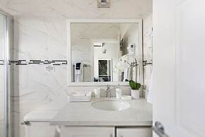 Charming Sea View Town House Chef Driver Optional