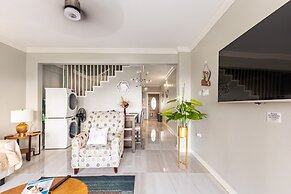 Charming Sea View Town House Chef Driver Optional