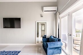 Charming Sea View Town House Chef Driver Optional