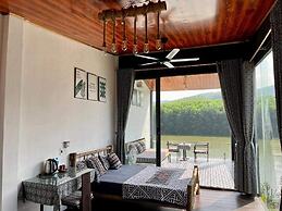 Nguyen Shack Retreat